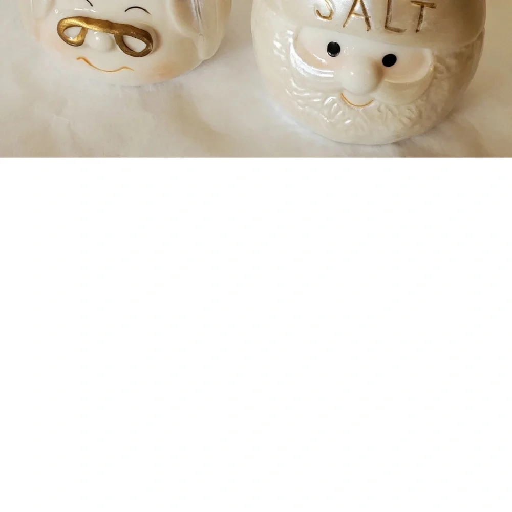 Johanna Parker Santa and Mrs. Claus Salt‎ and Pepper Shakers